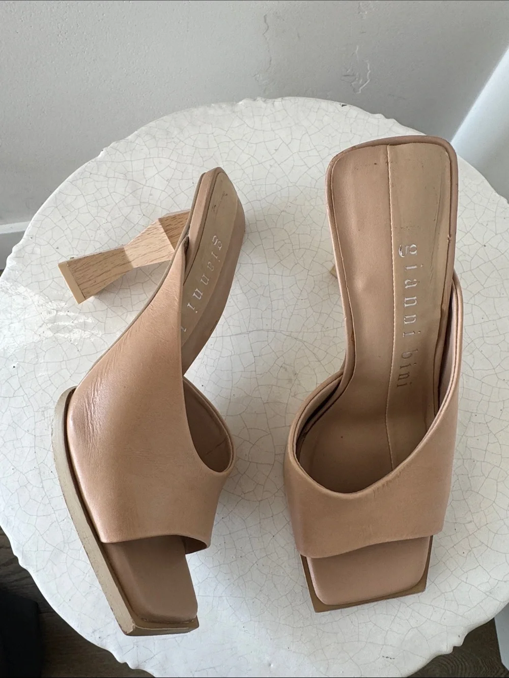 Gianni Bini Nude Sand Square-Toe Leather Open Toe Faux Wooden Carved Heel Sz 6.5